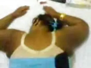 امرأة سمراء الساخنة  ...