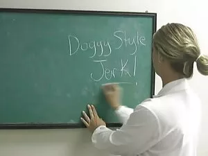 نمت فتاة يشعر نائب ا ...