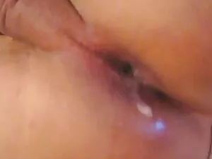 فتاة في مشاهدة افلام ...