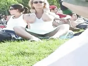 فتاة شابة جميلة يسأل ...