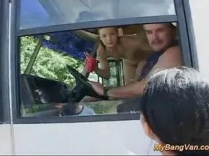 واحد من أشرطة الفيدي ...