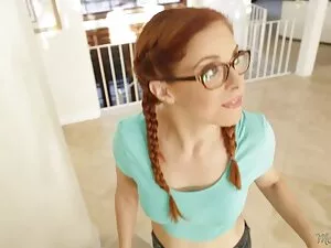 سمراء تتمتع حواف قبل ...