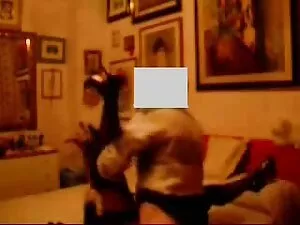 فتاة جذابة تأخذ النش ...