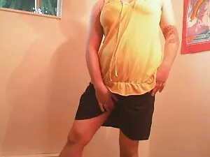 شقراء نحيلة لا يمكن  ...