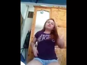 Cummed في بلدها ضيق  ...