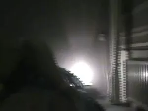 ينام الطفلان مع عشيق ...