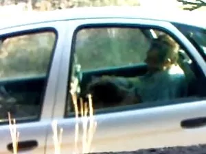 اثنين من الرجال يرتد ...