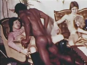 شقراء الرجل زيارة عش ...