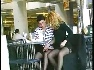 فتاة نحيلة اتخاذ الد ...