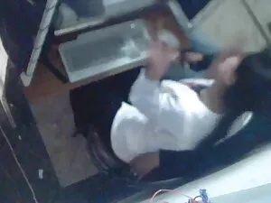 فتاة آسيوية تمتد كل  ...