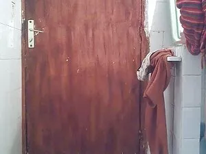 جذابة البني الشعر فت ...